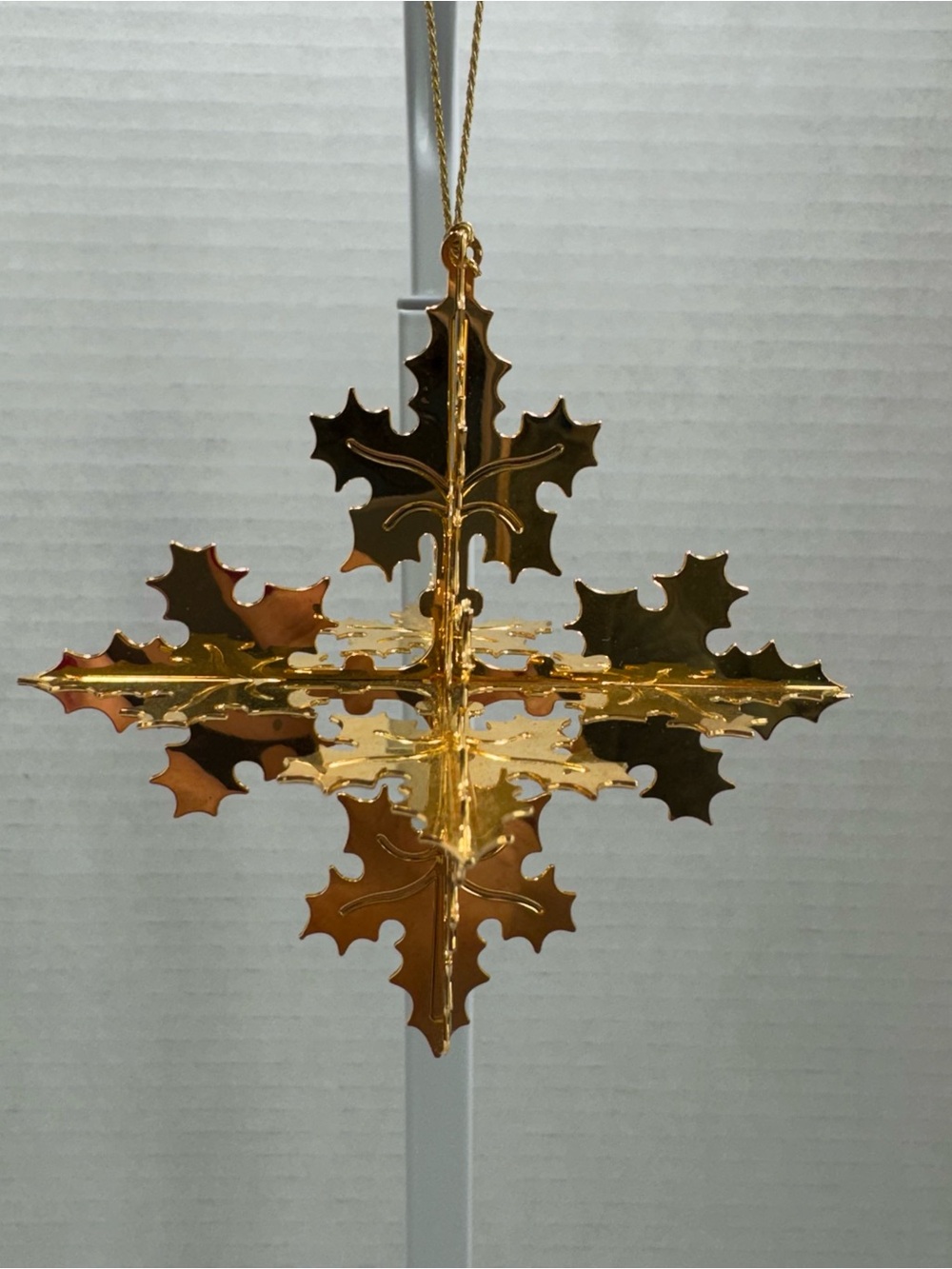 MMA Metropolitan Museum of Art 3D Gold-Plated Christmas Ornament “Holly Leaves”